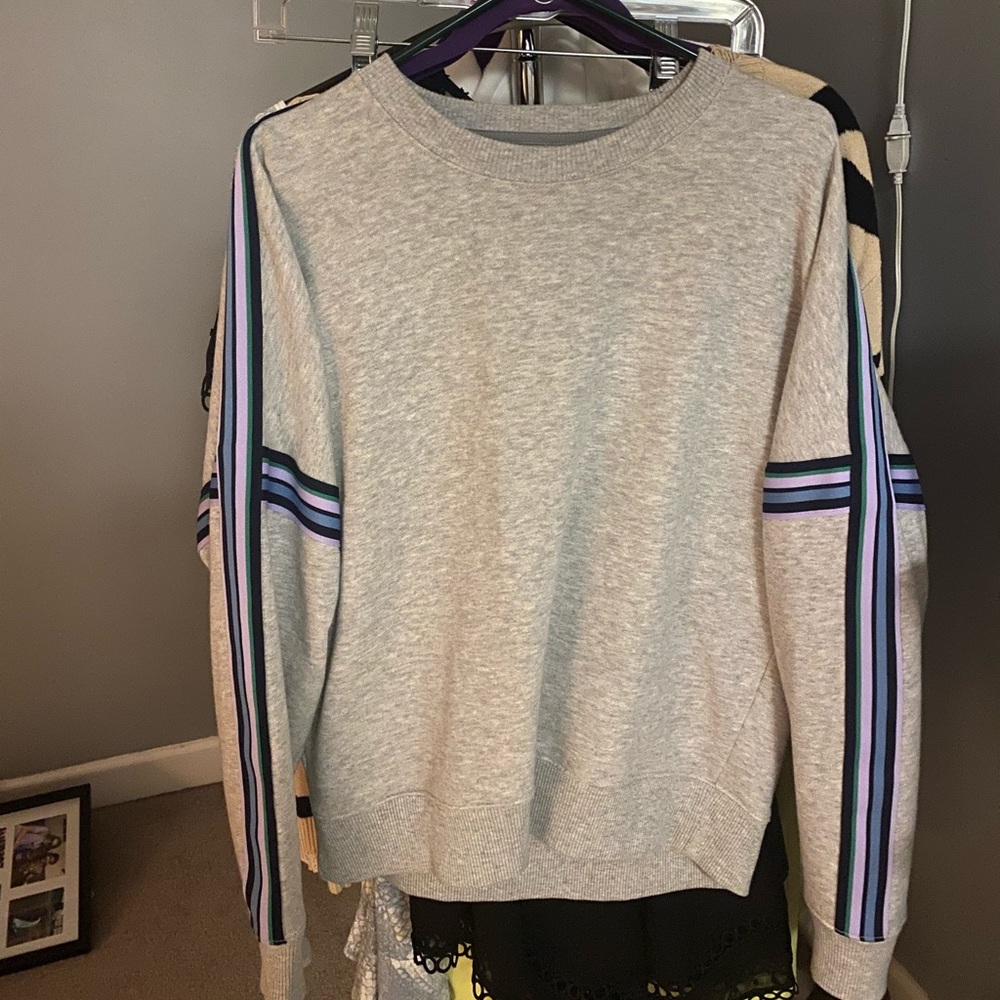 Grey crew neck sweatshirt with strips accents